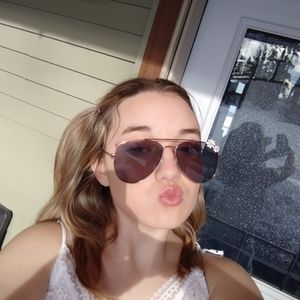 Meet your Posher, Olivia